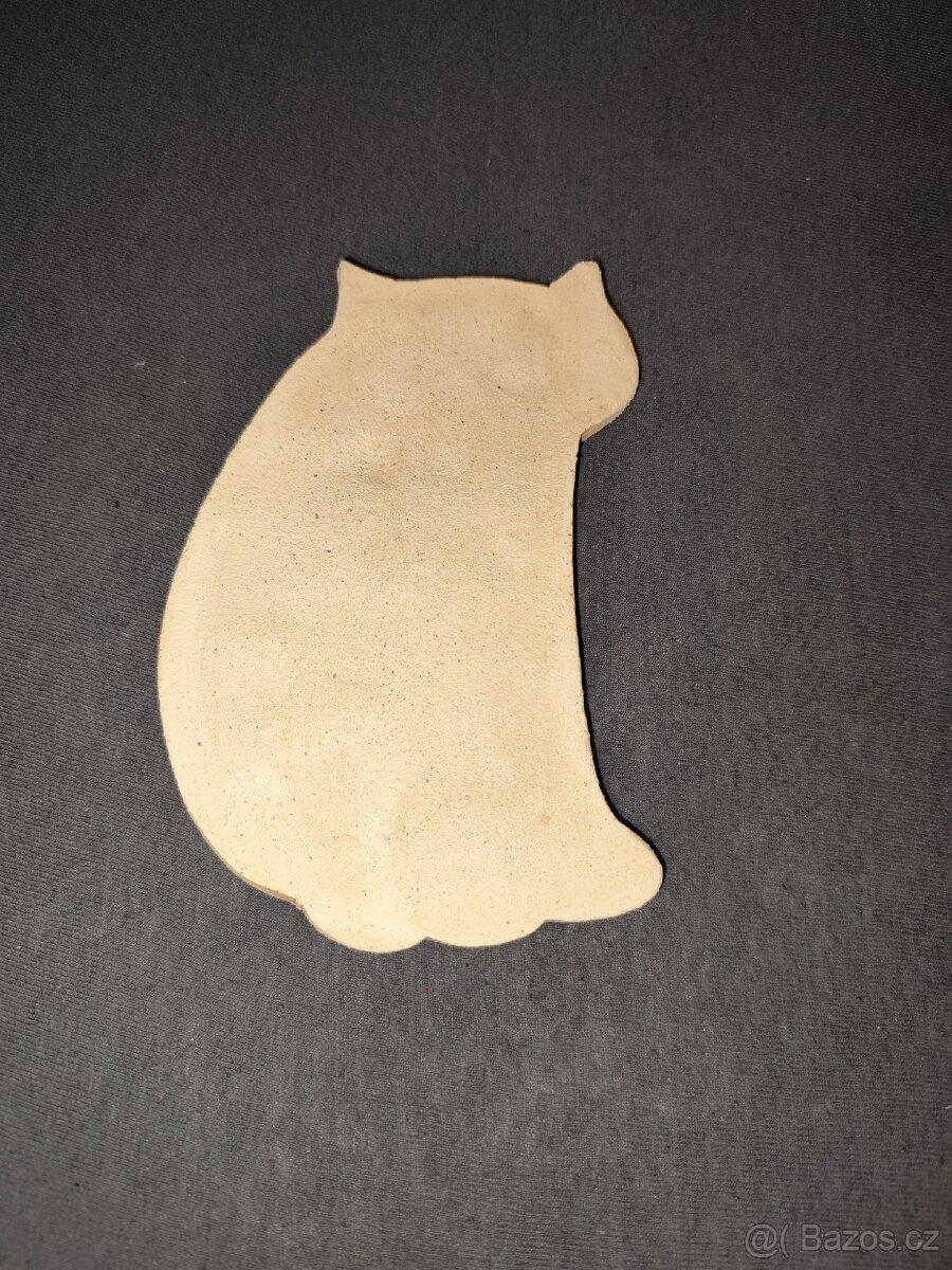 Veselá kočička z keramiky - 2