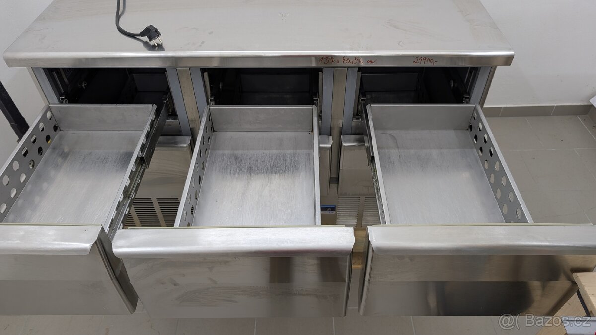Chladicí stůl se zásuvkami - 2