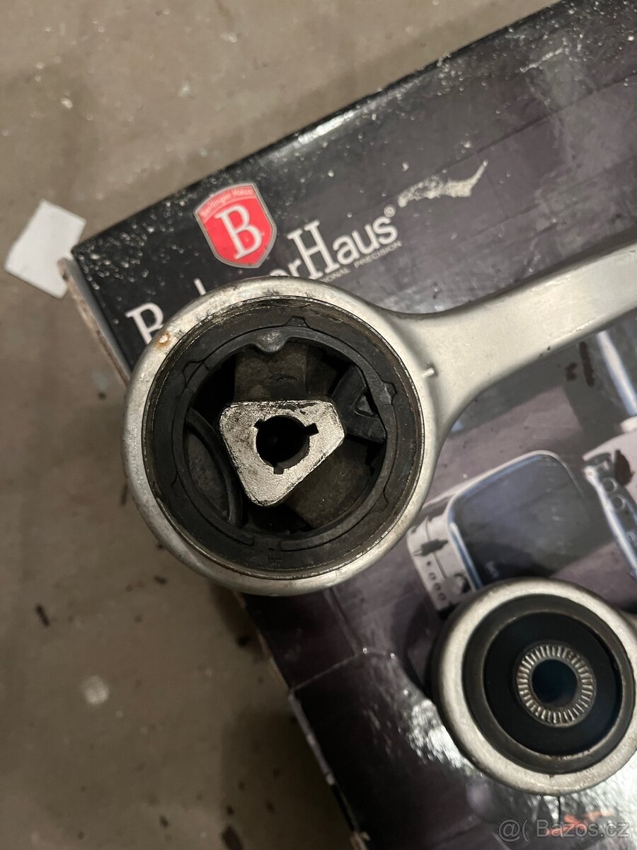 Prodám díly na BMW E60 - 2