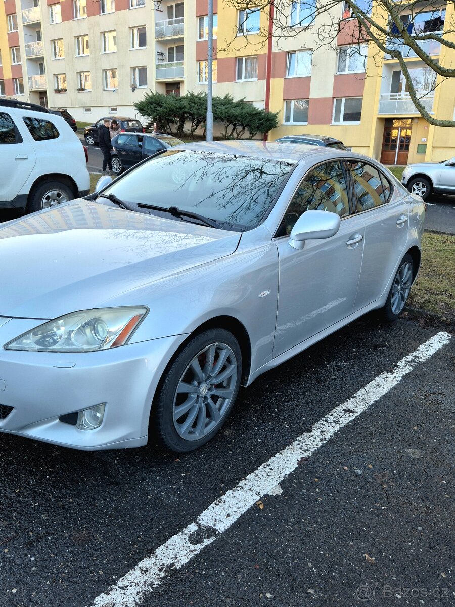 Lexus is 220d - 2