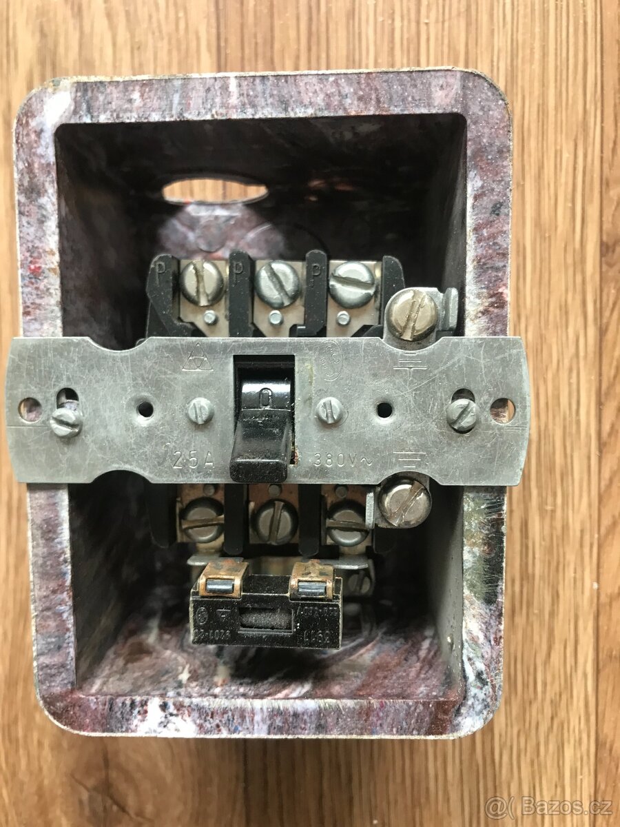 TŘÍFÁZOVÝ VYPÍNAČ - 2