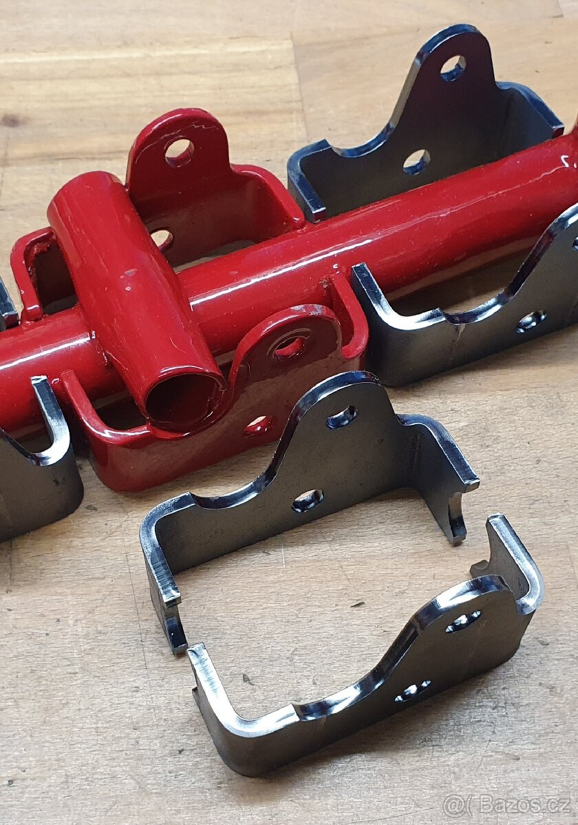 Manet 90 - držáky motoru - 2