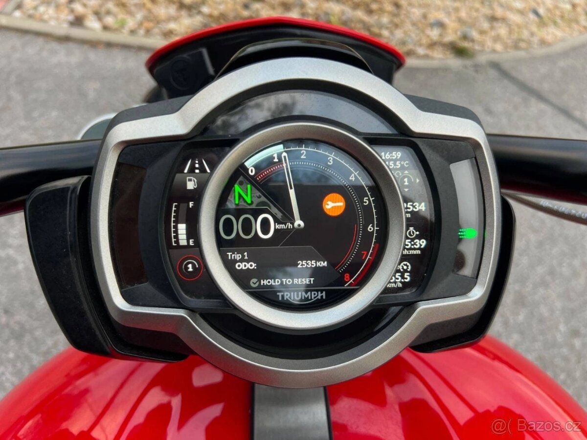 Triumph Rocket 3 - 2