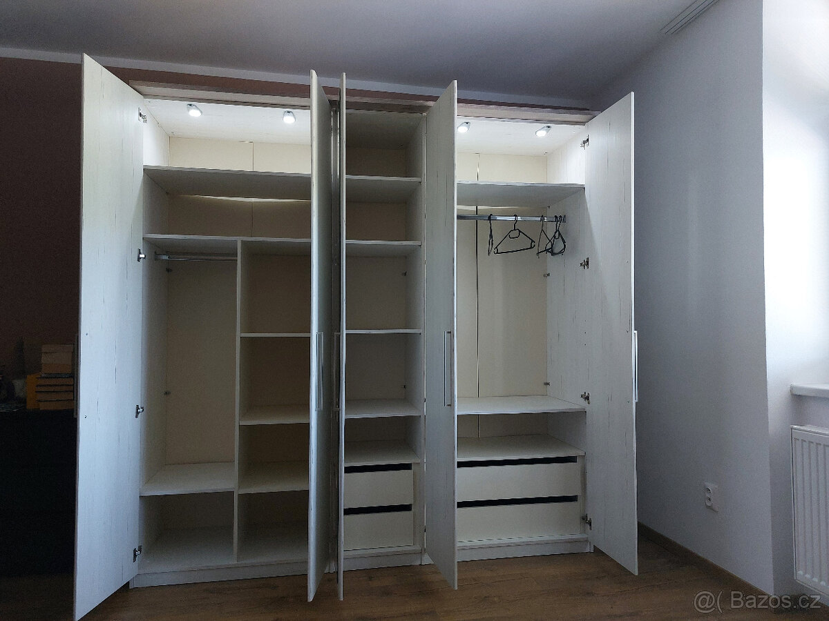 Velká šatní skříň - 2