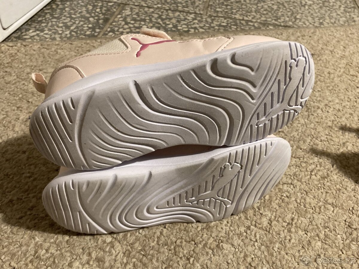 Dívčí tenisky Puma Fun Racer vel. 26 a 27 - 2