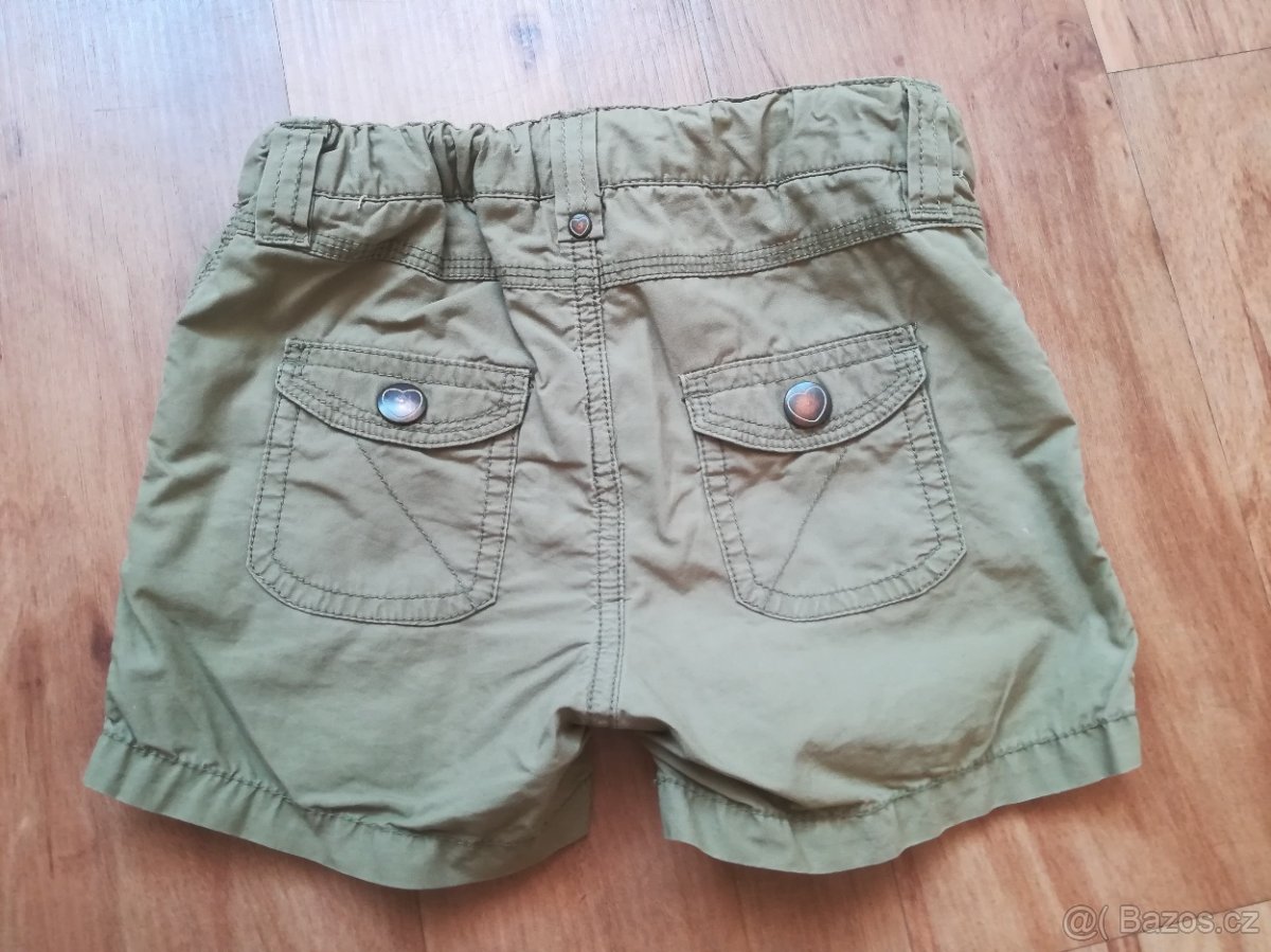 Dívčí tlumeně zelené kraťase vel. 86, zn. H&M - 2