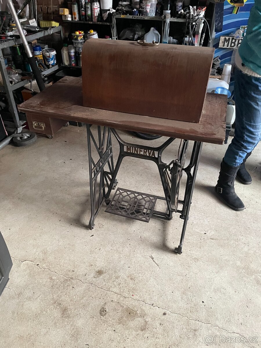 Staré šicí stroje - 2