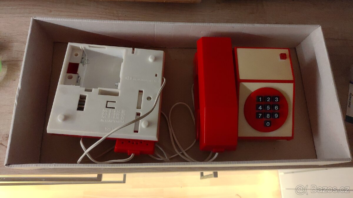 RETRO DĚTSKÉ TELEFONY-HRAČKA - 2