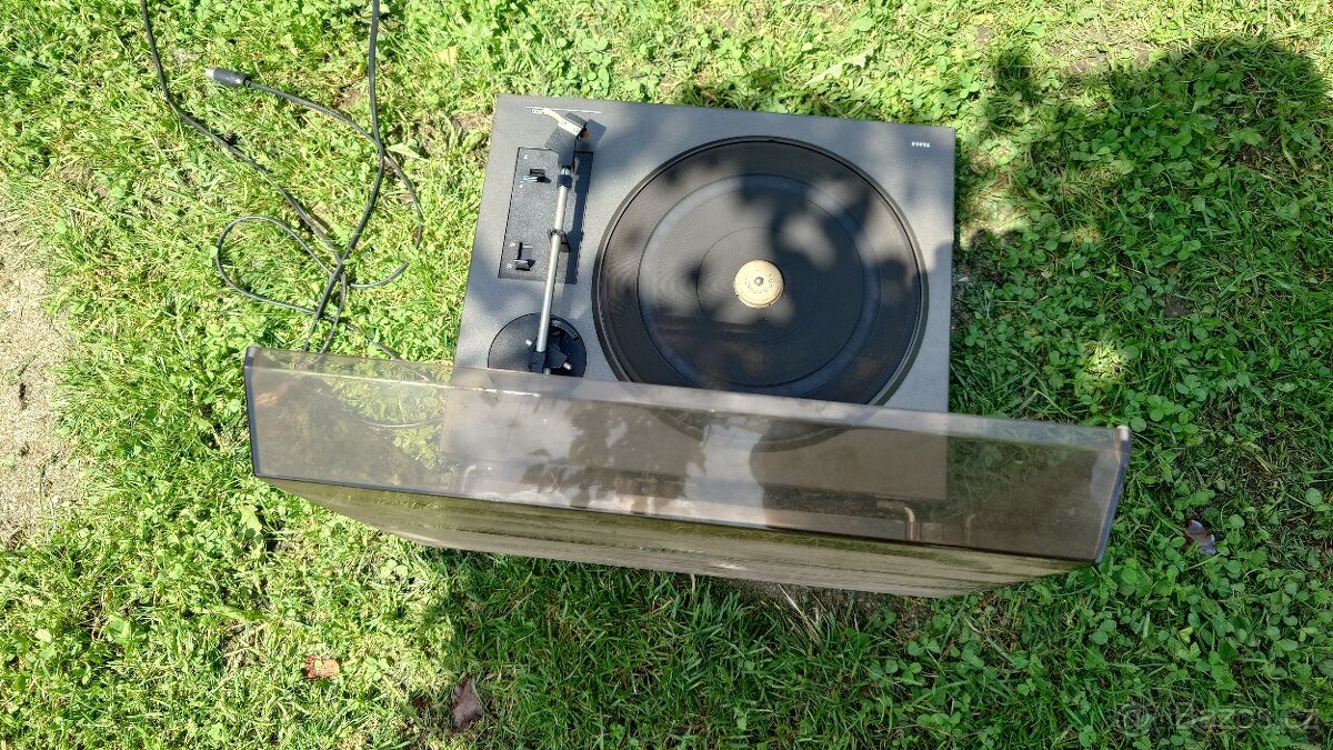 Gramofon tesla NC300 - 2