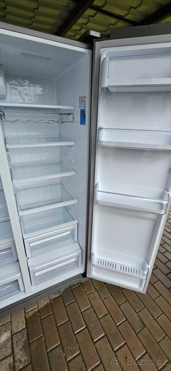 Americká lednice Samsung RS50N3413SA/EO - 2