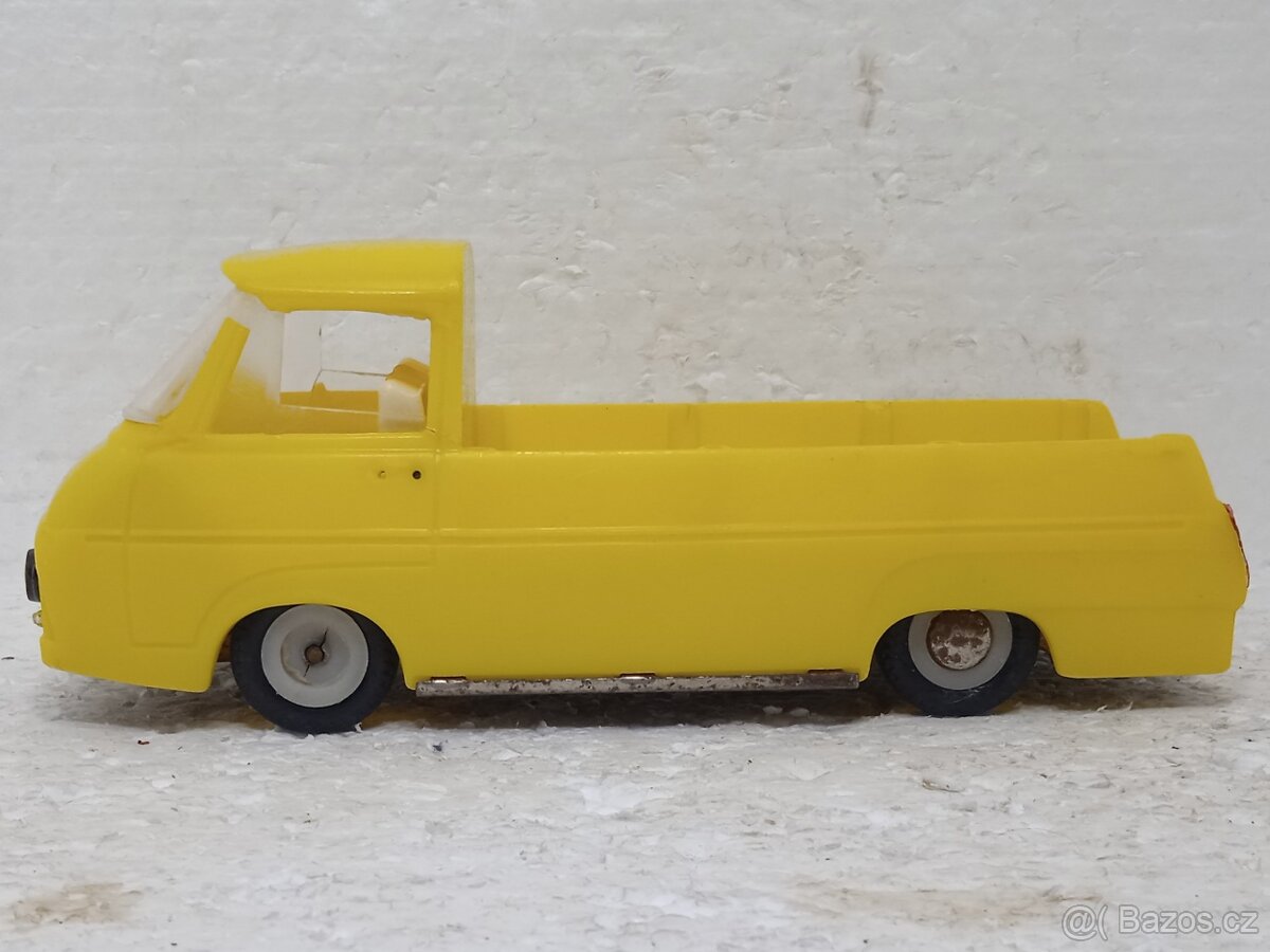 Škoda 1203 KDN Retro hračka auto na ND - 2