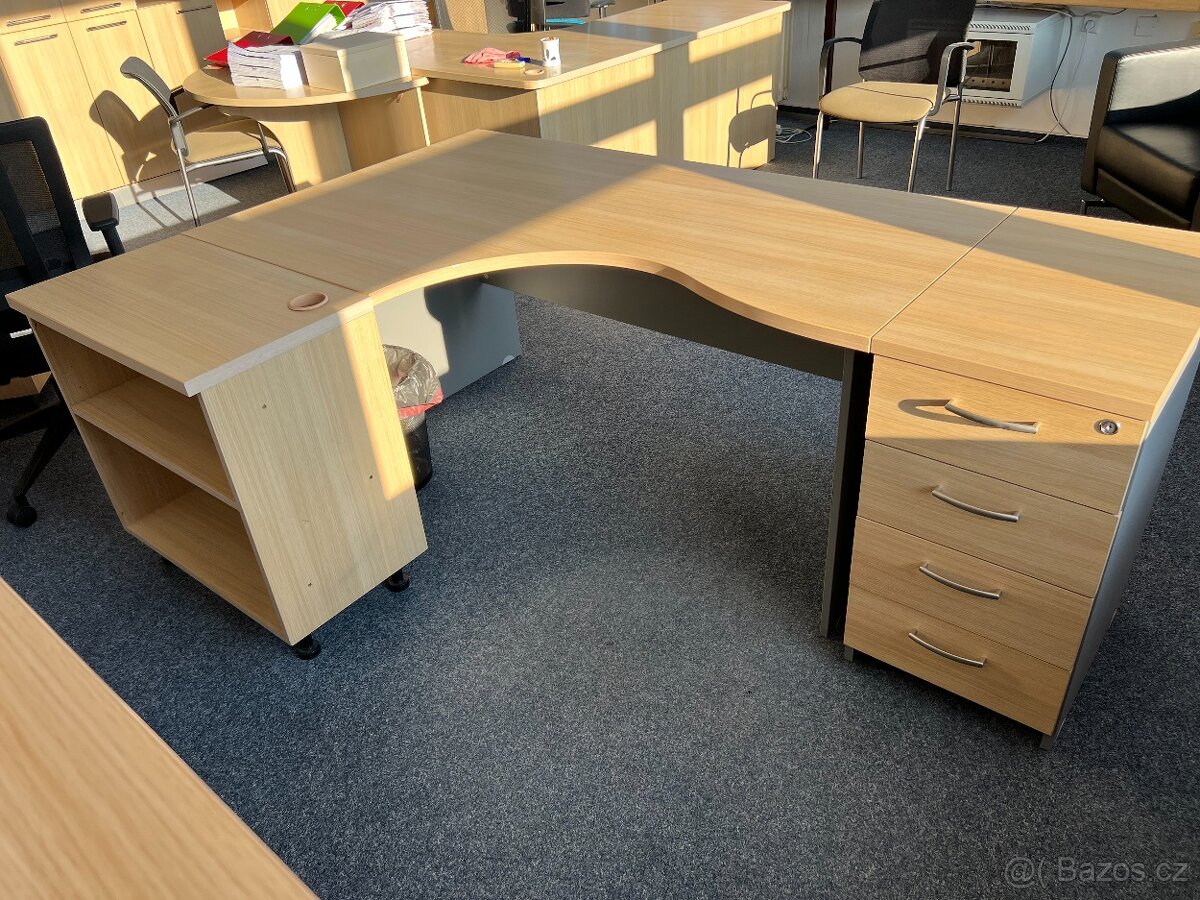 Kancelářský stůl - 2