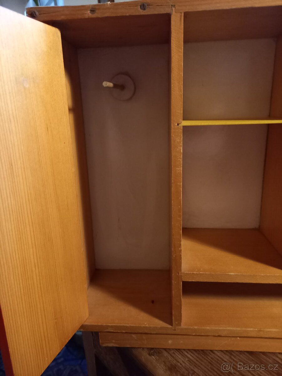 Starý nábytek pro panenky - skříň - 2