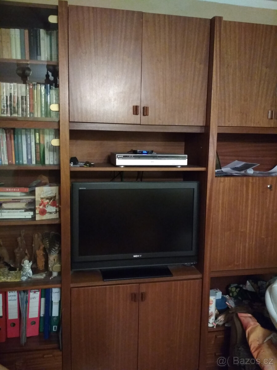 POPTÁVKA Retro obývací stěna a šatní skříň Jantar, mahagon - 2