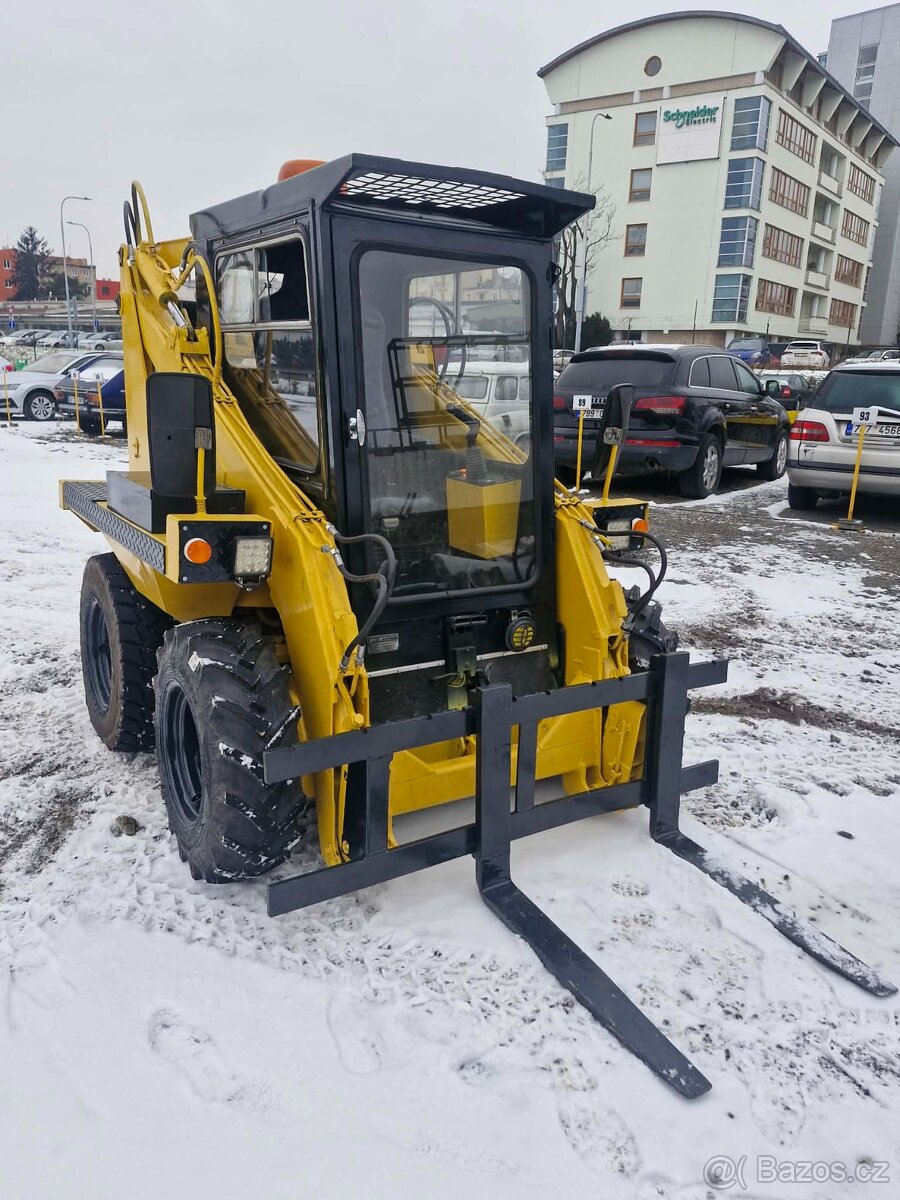 UNC 060 - Smykový nakladač - 2