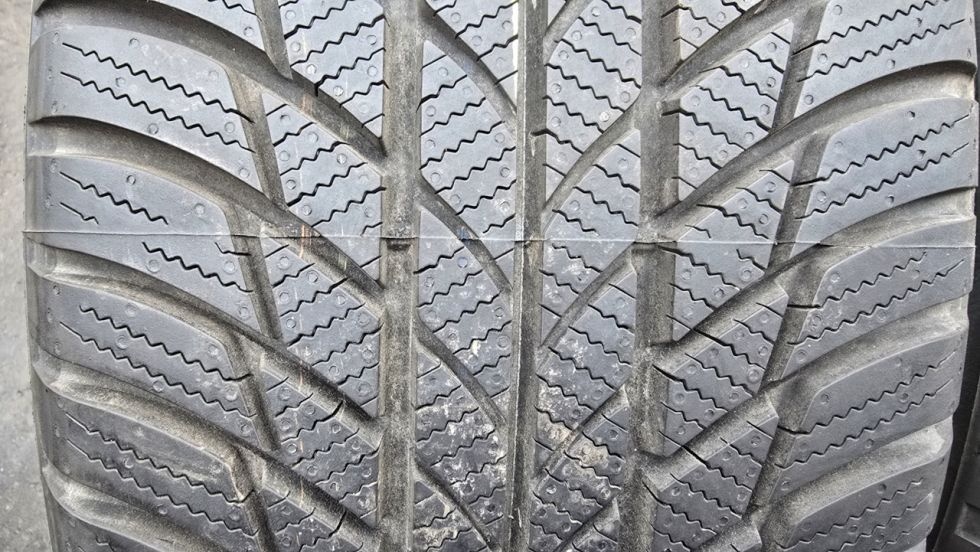 Zimní pneu 225/45/18 Bridgestone - 2