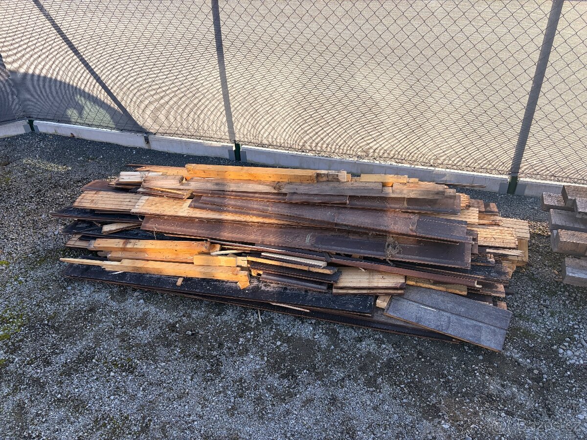 Palivové dřevo, prkna s hřebíky - 2