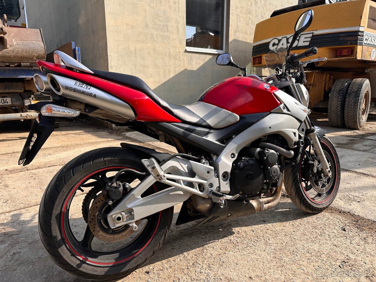 Suzuki GSR600 - 2