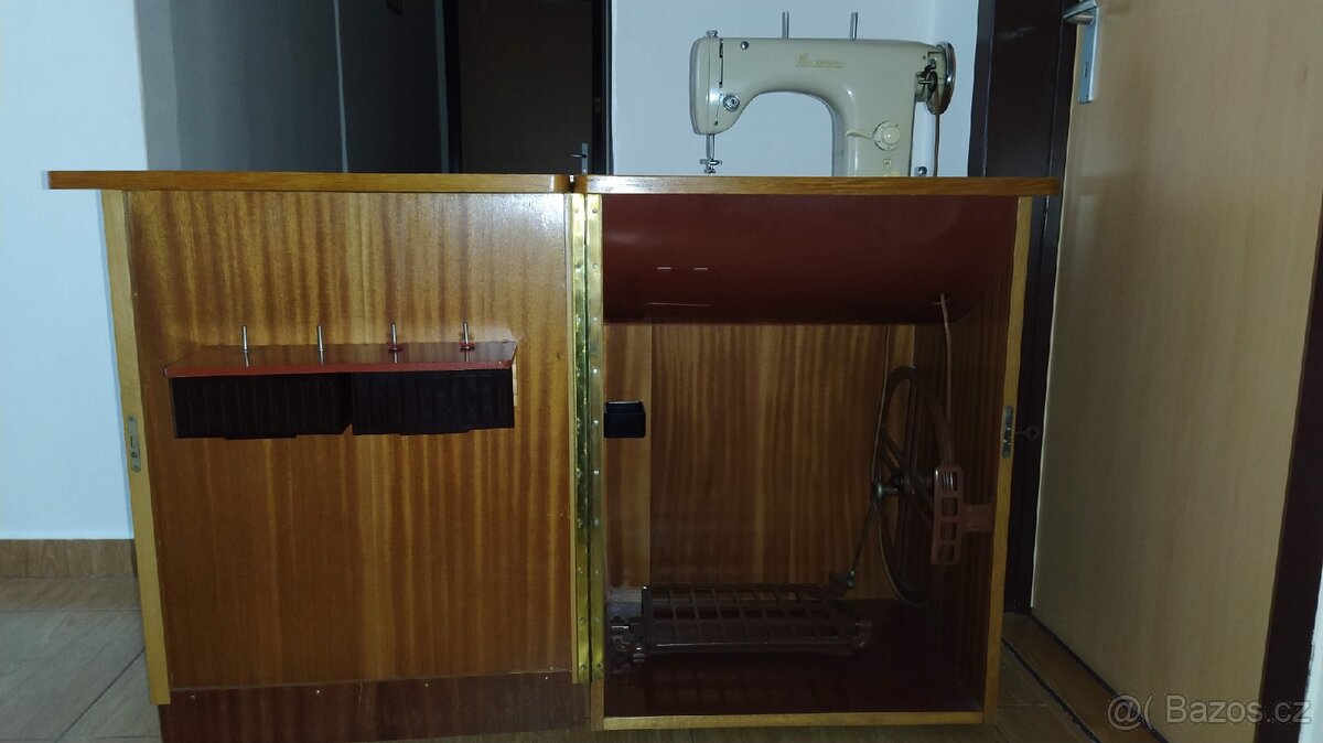 Prodám šicí stroj Minerva - 2