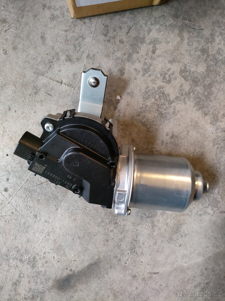 Motorek předních stěračů - 2