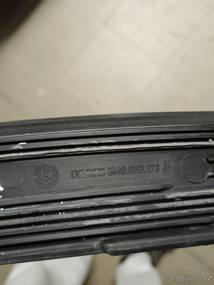 Plastová lišta kapoty Vw Golf 6 Plus - 2