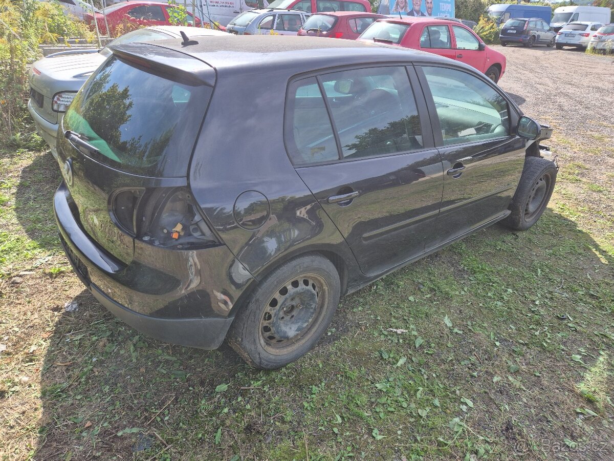VW Golf V. 2,0TDI,náhradní díly,černá barva - 2