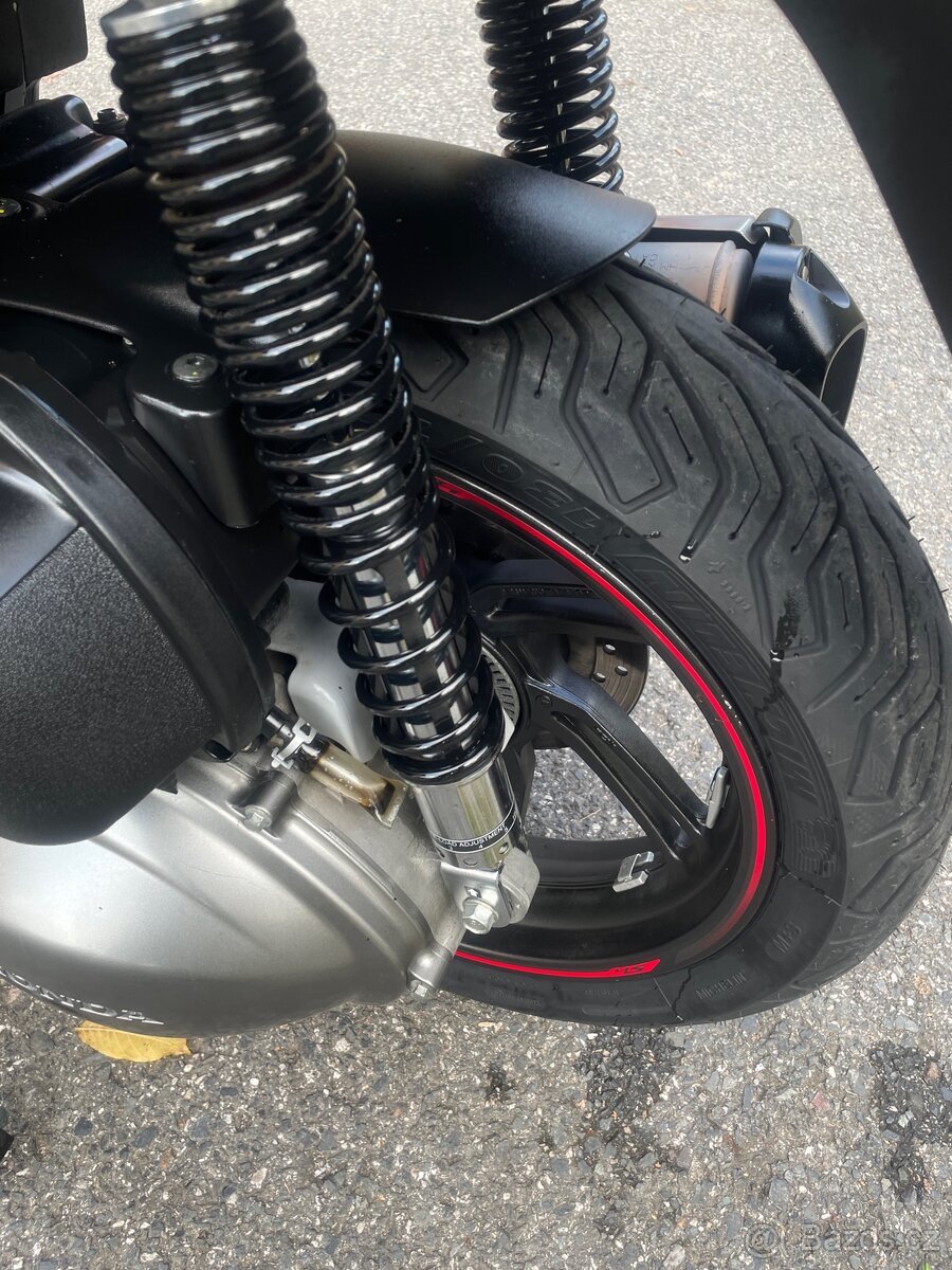 Honda SH 300 i ABS zamluveno do 7.12. - 2