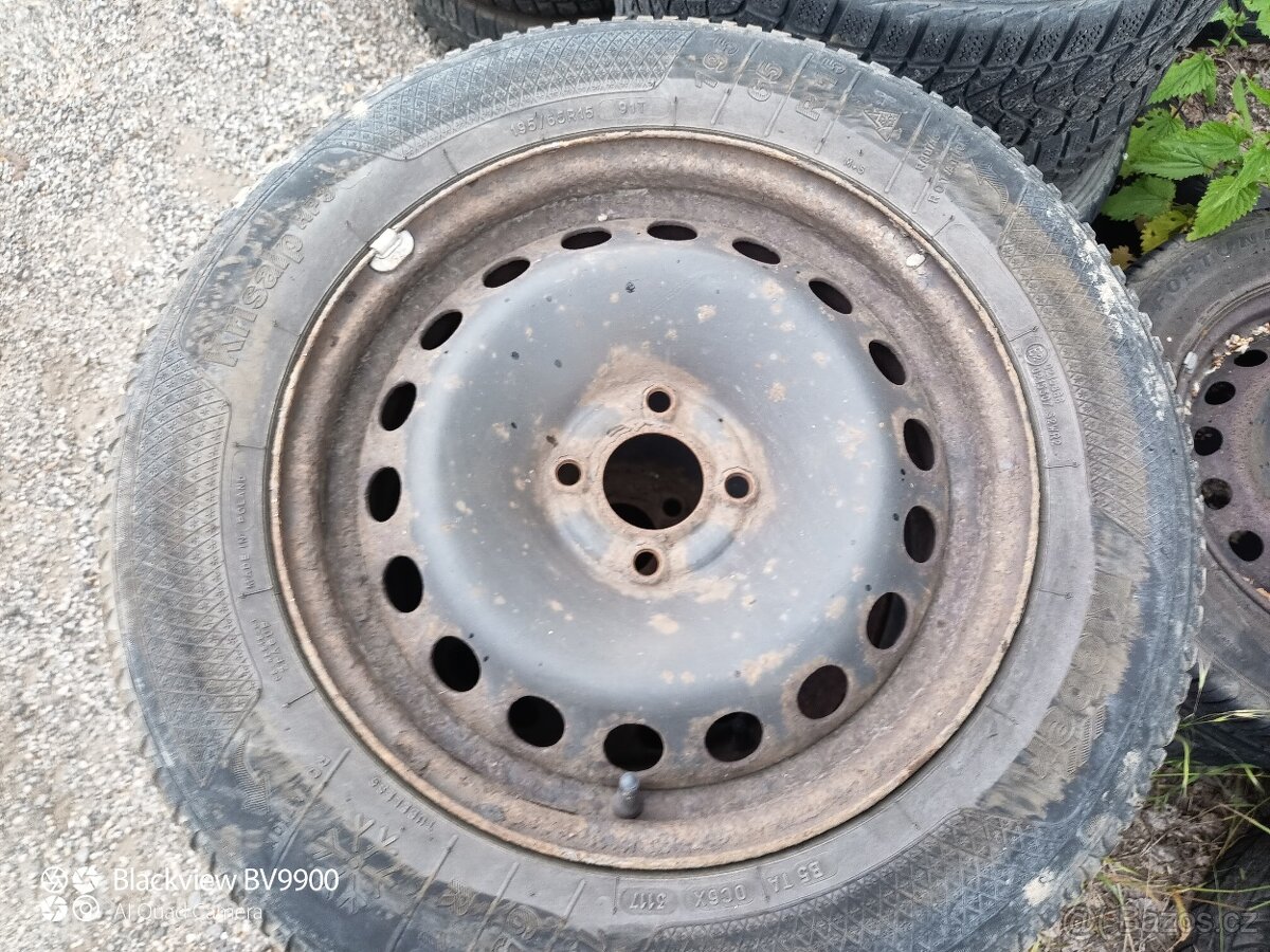 Zimní pneumatiky 195/65 R15 na disku Renault. - 2