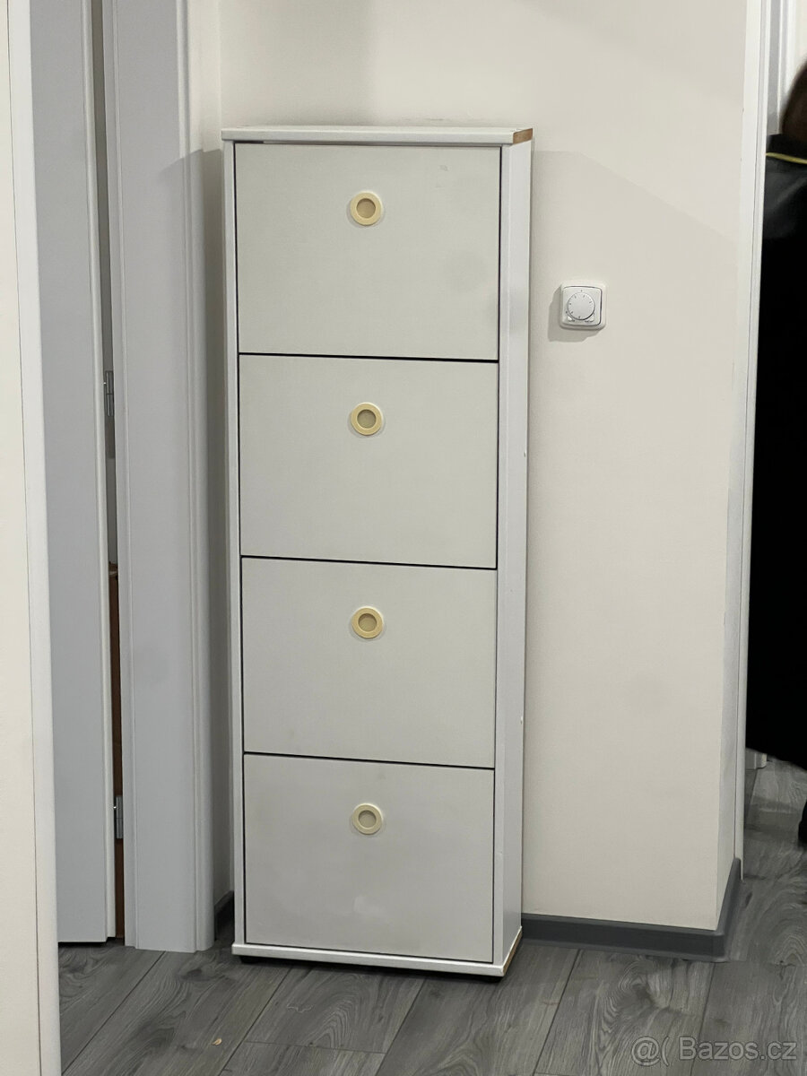 Prodám botník s vyklápěcími dvířky - 2