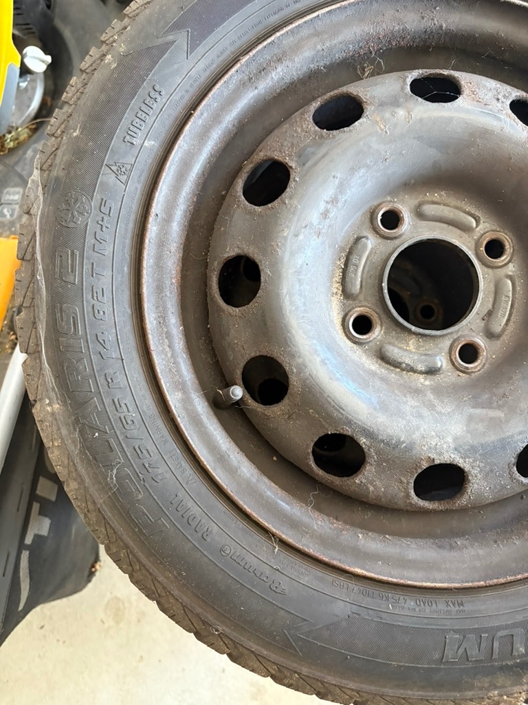 Sada zimních pneu s disky - 2