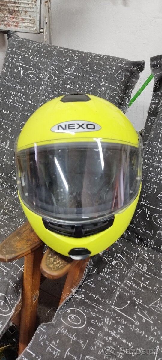 Silniční vyklápěcí helma velikost M 57-58 - 2