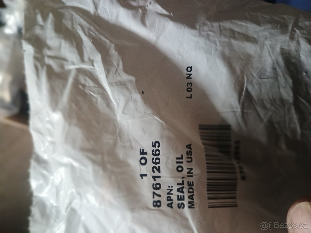 Sklízecí mlátička -kombajn CASE náhradní díly - 2