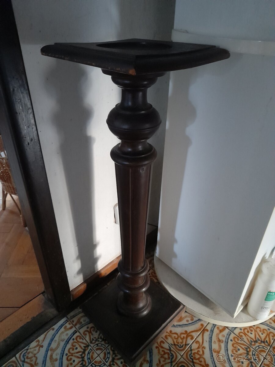 Dřevěný stojan - 2