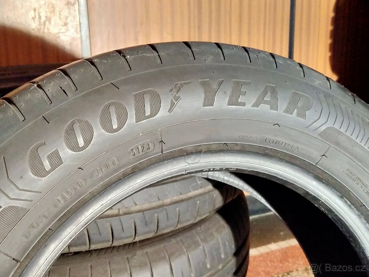 Letní pneu Goodyear Efficient Grip 185/65 R15 88H - 2