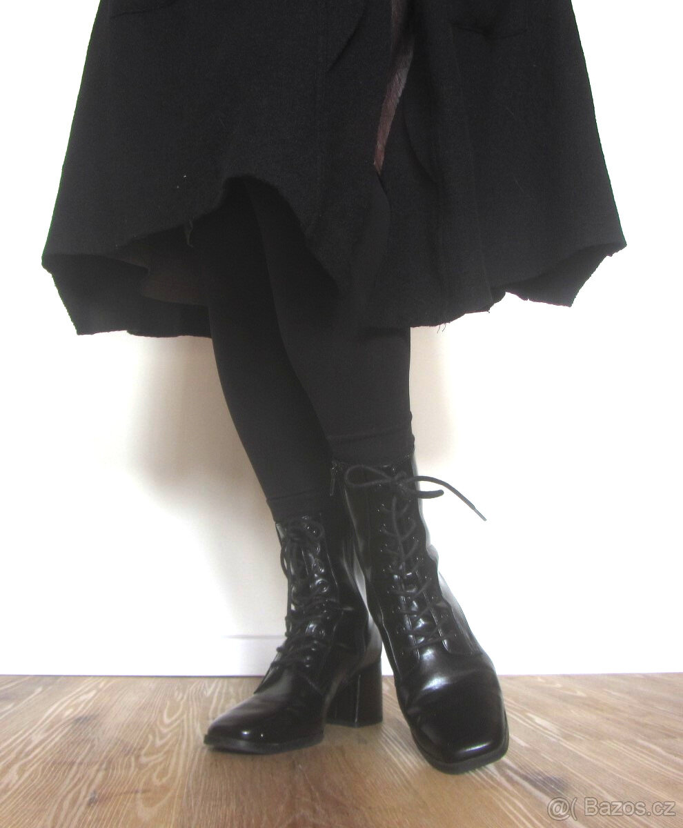 Černé dámské šněrovací boty s plochou špičkou - 2