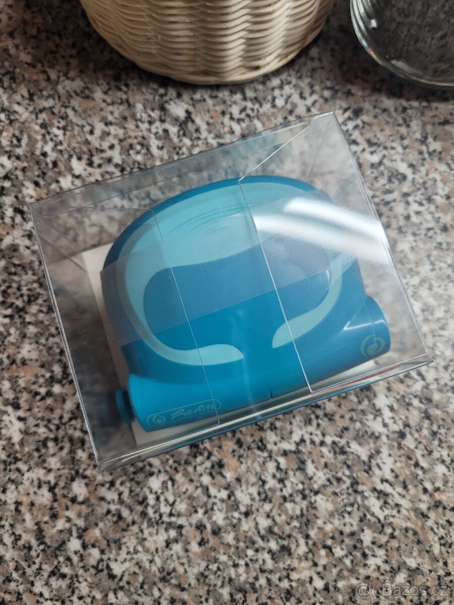 Nová modrá děrovačka zn. Herlitz - 2