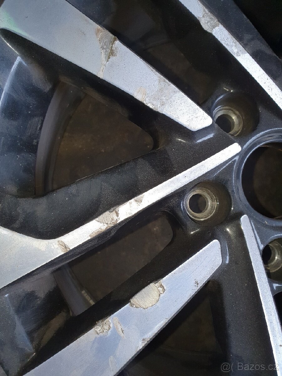 Poškozený elektron R16 - 2