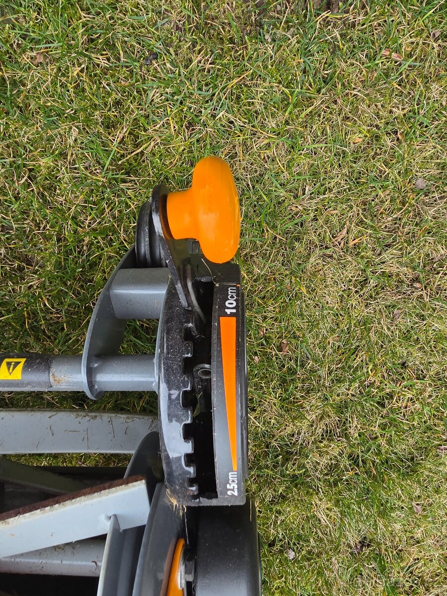 Sekačka vřetenová FISKARS StaySharp Max - 2