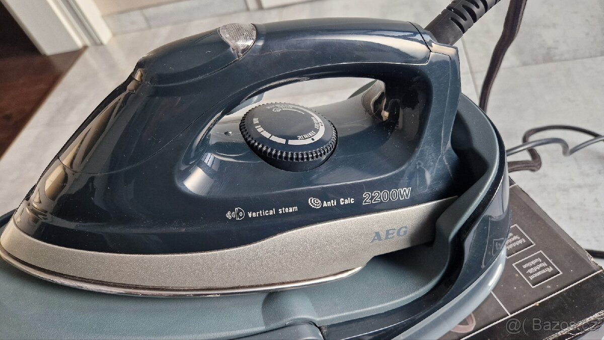 Napařovací žehlička AEG DBS 5558
- 2