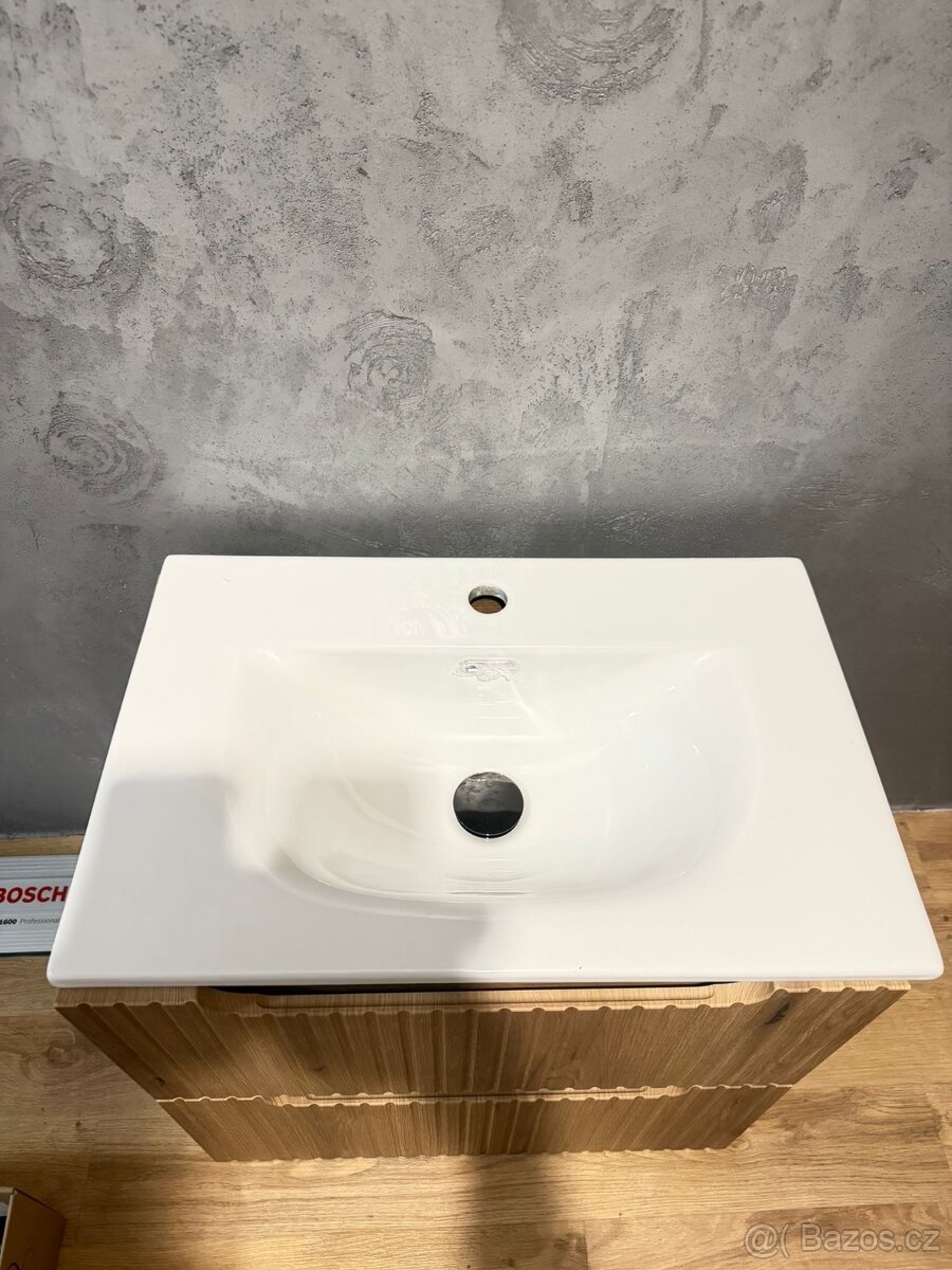 Koupelnová skříňka s umyvadlem - 2