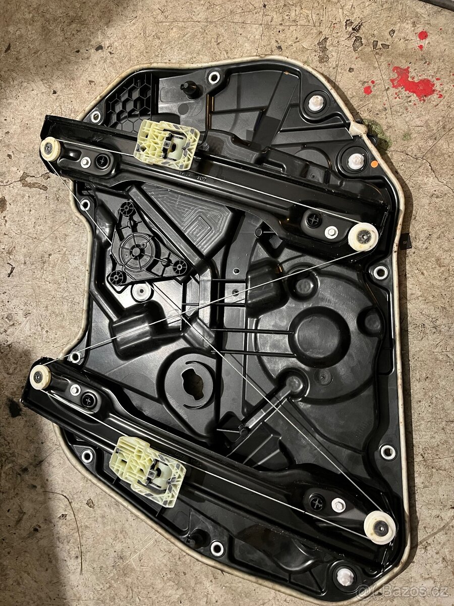 BMW 1-přední levá stahovačka - 2