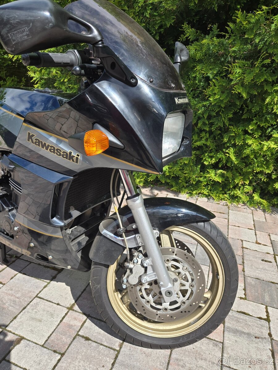 Kawasaki GPZ 900 R - 2