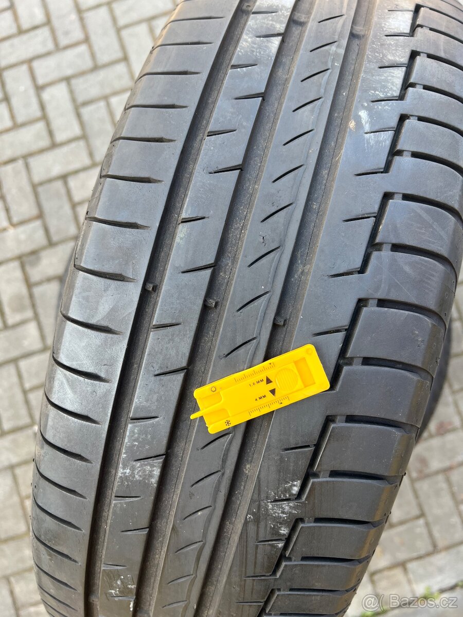 Pneu 215/65 R17 - 2