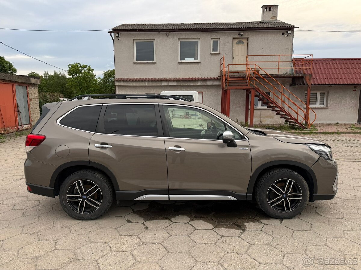 Subaru Forester 2.0i e-Boxer Hybrid Platinum - 2