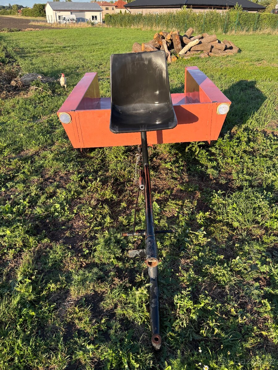Vozík k traktůrku VARI - 2