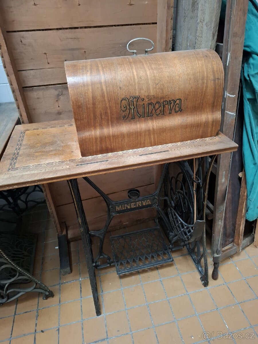 Starožitný šicí stroj - 2