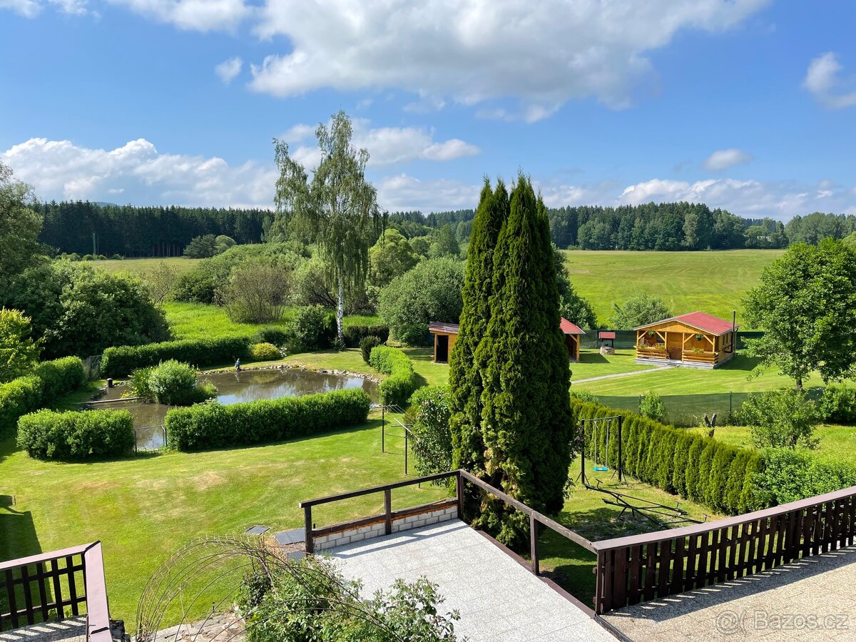 Prodej rodinné domu s chatkou a velkou zahradou - 2