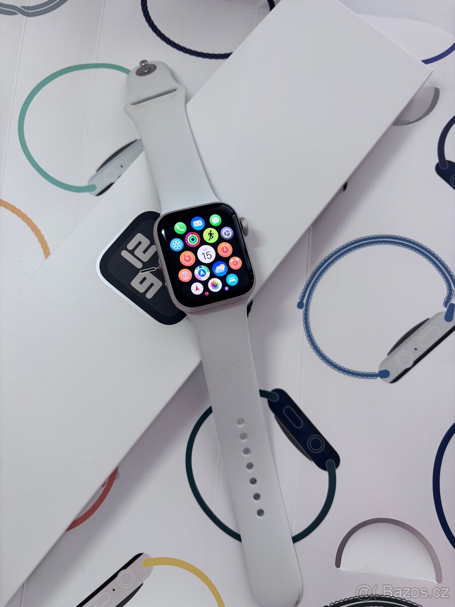 Apple watch SE - 2.generace, 40mm - 2