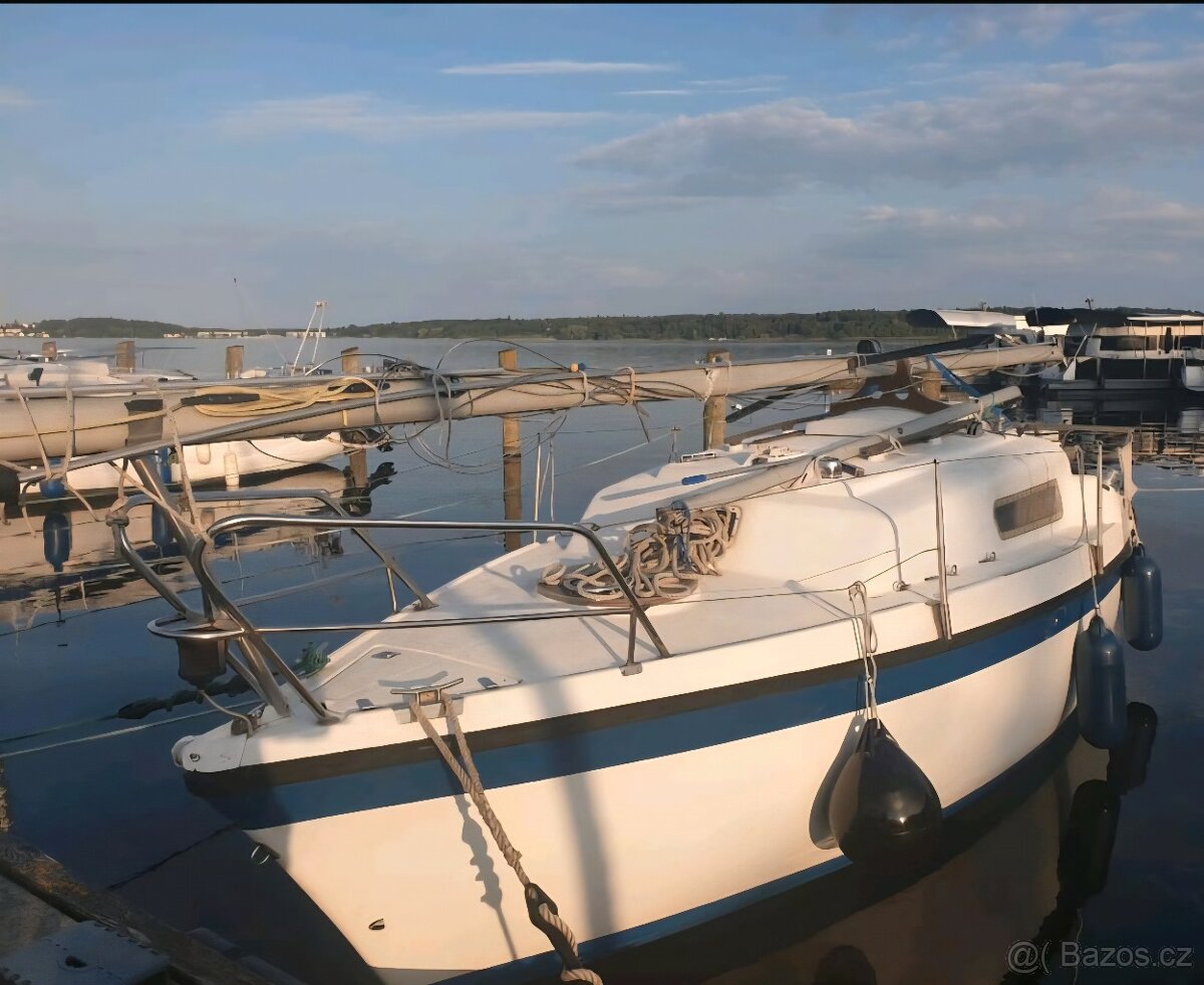 Motorová kajutová plachetnice Wegu Rubin 23 loď+vlek 89 tis. - 2