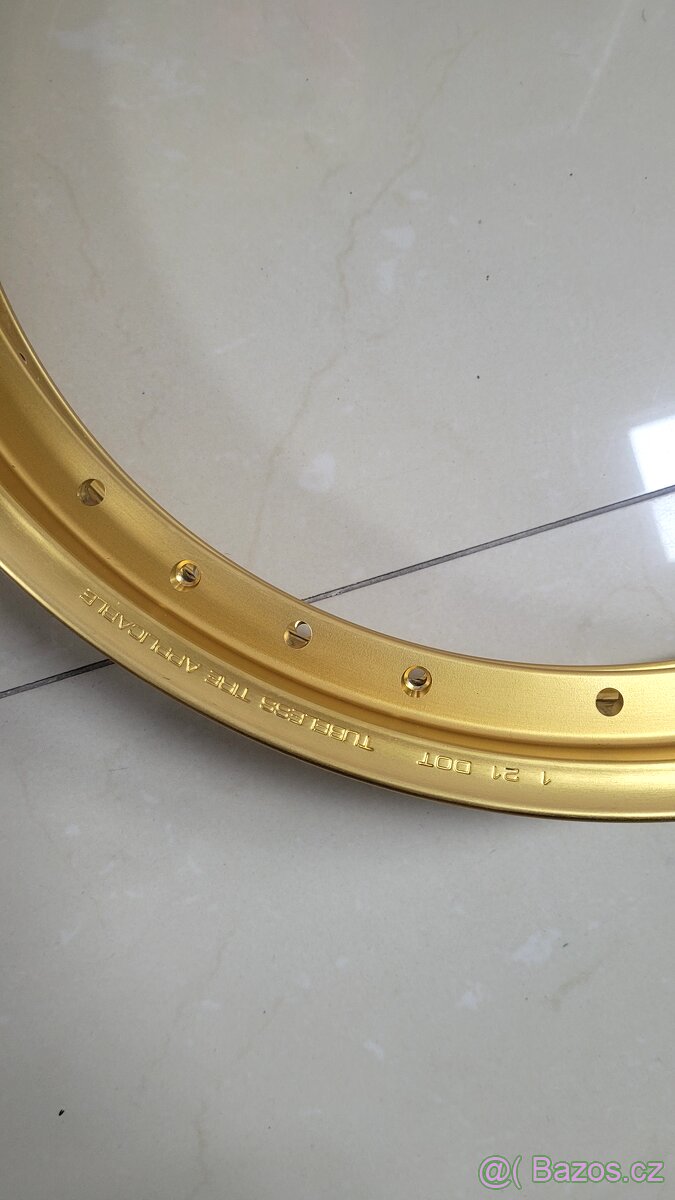 Přední ráfek na Suzuki V-Strom 1050XT - 2